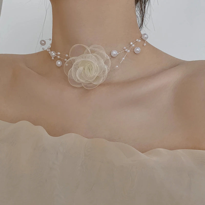 Soft Bloom Pearl Chain