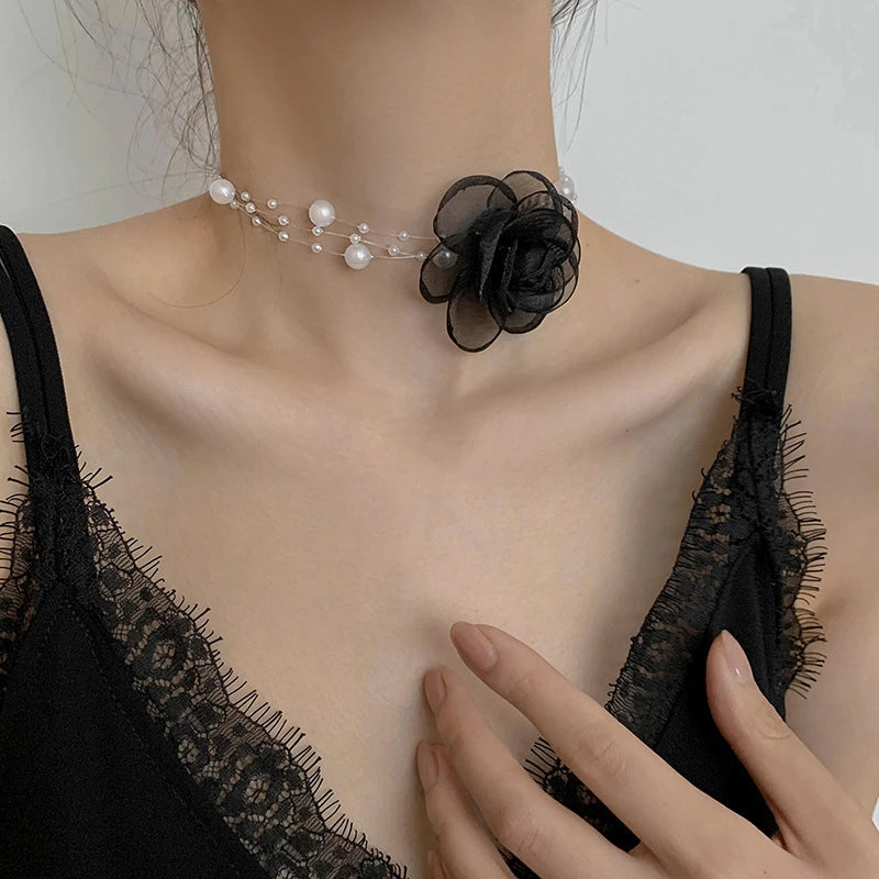 Soft Bloom Pearl Chain