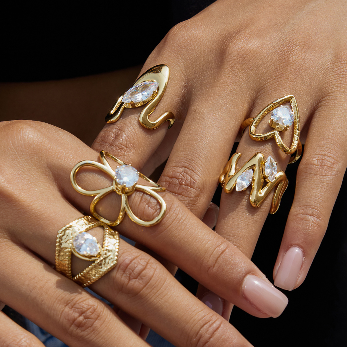 P_003_静俏设计感经典风欧美锆石戒指钛钢不掉色首饰轻奢高级感饰品批发 - 阿里巴巴_1 Signature Sparkle Design Ring - Image 1