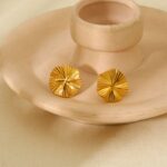 Wrinkled round earrings - Image 4