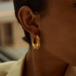 C-shaped moon earrings - Image 2