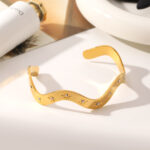 Layla Gold W-shaped delicate bracelet - Image 6