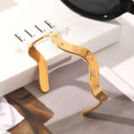 Layla Gold W-shaped delicate bracelet - Image 7