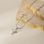 Four pointed star necklace - Image 3