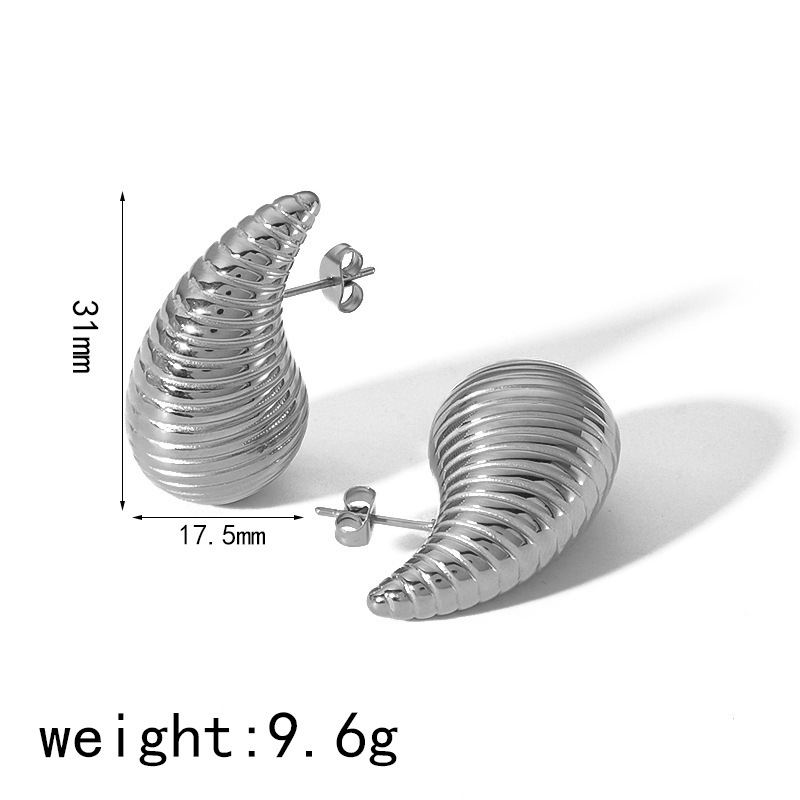 igh value jewelry comfort fit on female hand typing